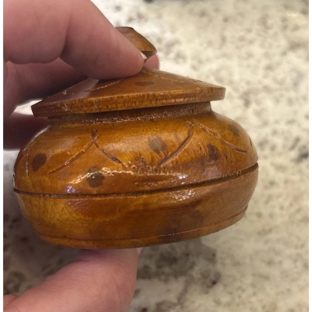 Vintage Wooden Handcrafted Carved Floral Pattern Trinket Jewelry Box‎